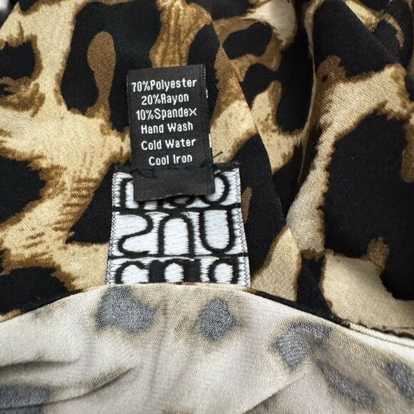 Clara Sunwoo Womens Size 1X Leopard Print Asymmetrical Hem Tunic Top 3/4 Sleeve - Picture 8 of 8